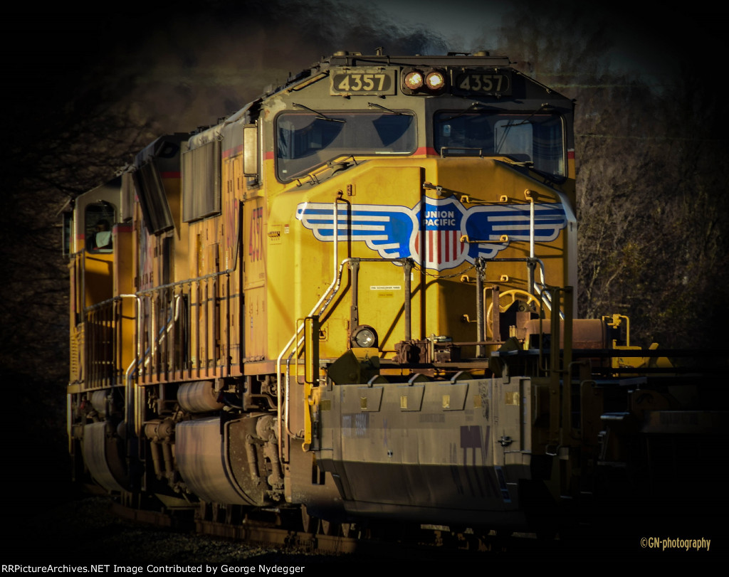 UP 4357 in the late afternoon light